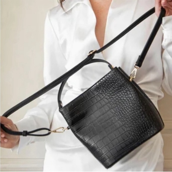 AOTA Elena Vegan Black Mock Croc Embossed Bucket Crossbody Bag Black NWT - Picture 4 of 8